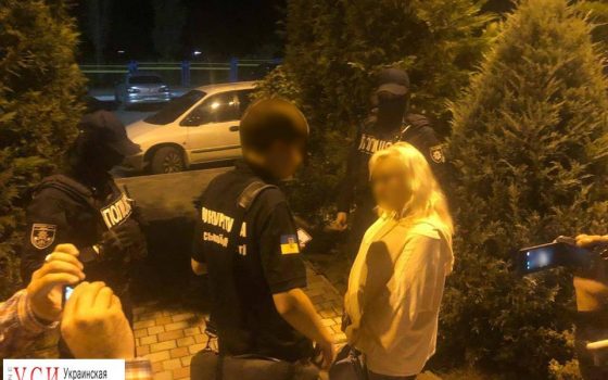Чиновник одесской таможни ускорял растаможку грузов за взятку (фото) usionline.com Чиновник одесской таможни ускорял растаможку грузов за взятку (фото) «фото»