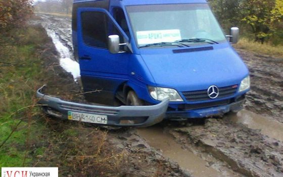 После дождя: маршрутки завязли в болоте на дороге между Арцизом и Болградом (фото) usionline.com После дождя: маршрутки завязли в болоте на дороге между Арцизом и Болградом (фото) «фото»
