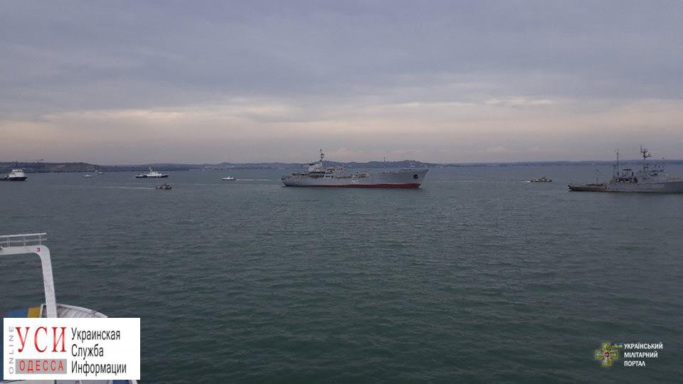 Порошенко поздравил корабли ВМС из Одессы с прорывом блокады в Азовском море «фото»