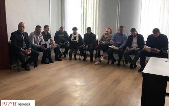 Две тысячи контейнеров с лесом “застряли” на одесской таможне: проводится передосмотр (фото) «фото»