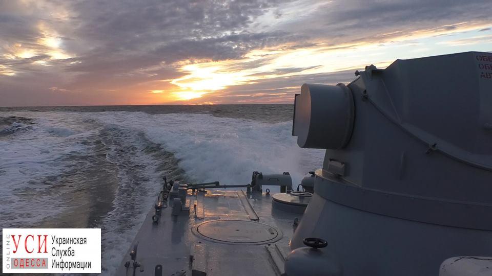 Одесские военные моряки потренировались отбивать нападение и подошли к захваченным РФ газовым вышкам (фото) «фото»