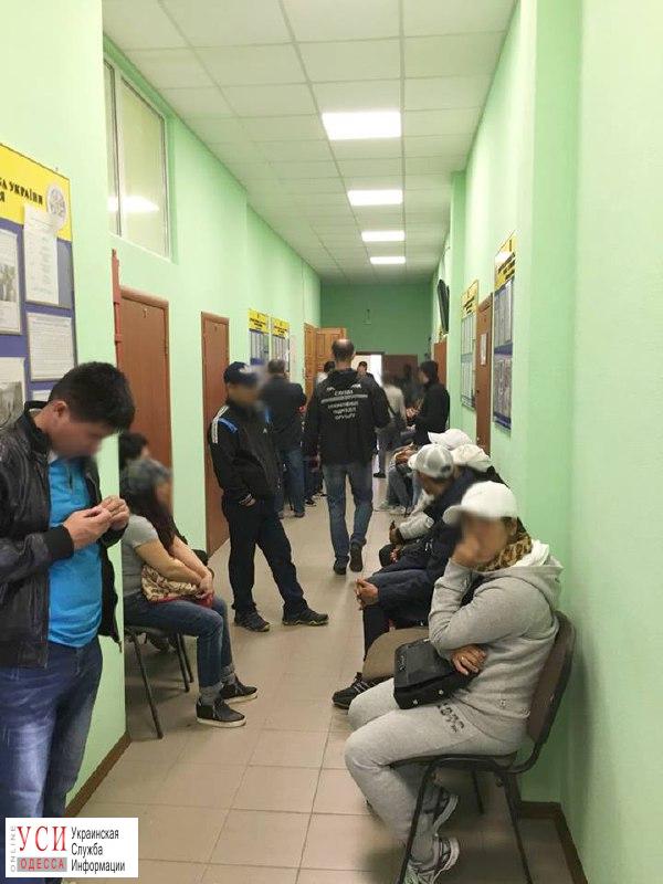 Пограничники в Одессе на рынке нашли 15 нелегалов «фото»