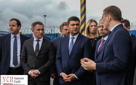 Гройсман на одесском Евротерминале “просветил” рентгеном иномарку и презентовал создание украинской “смарт-таможни” (фото) «фото»