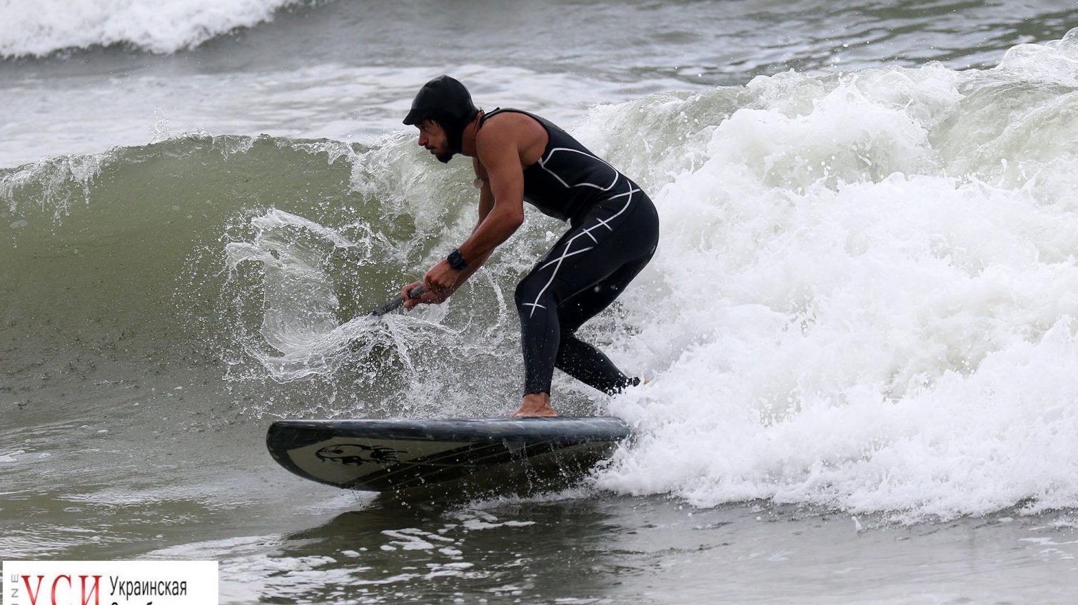 Экстрим на волнах: в Одессе впервые прошли соревнования по серфингу (фоторепортаж) «фото»