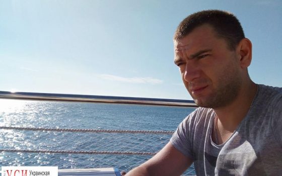 “Непокоренные”: меня привязали к стулу, били прикладами, а потом кинули в яму и обливали нечистотами, – солдат с позывным “Скиф” (фото) usionline.com “Непокоренные”: меня привязали к стулу, били прикладами, а потом кинули в яму и обливали нечистотами, – солдат с позывным “Скиф” (фото) «фото»