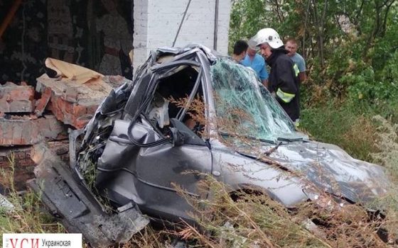 В Полтавской области одессит на большой скорости врезался в здание и погиб на месте (фото) «фото»