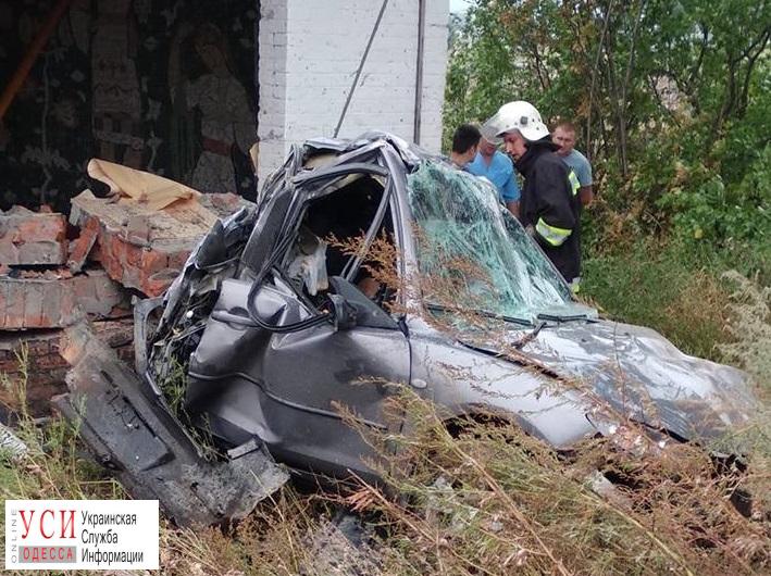 В Полтавской области одессит на большой скорости врезался в здание и погиб на месте (фото) «фото»