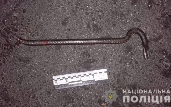 В Черноморске мужчина пробил ломом головы двум таксистам, которые заступились за девушку «фото»