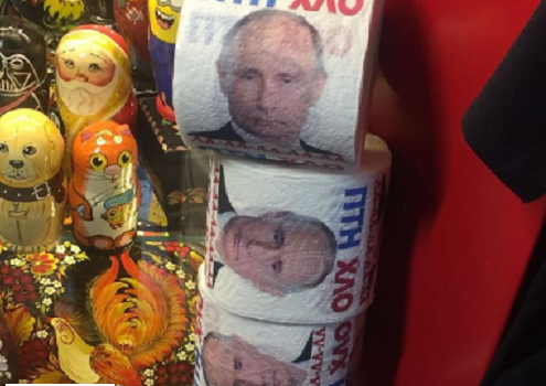 Туалетная бумага с лицом Путина удивила дочь Орнеллы Мути в Одессе (фото) «фото»
