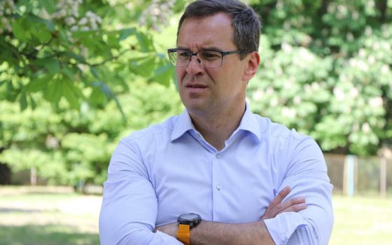 Депутат, избивший активиста и угрожавший расправой, расскажет детям “о жизни без насилия” «фото»