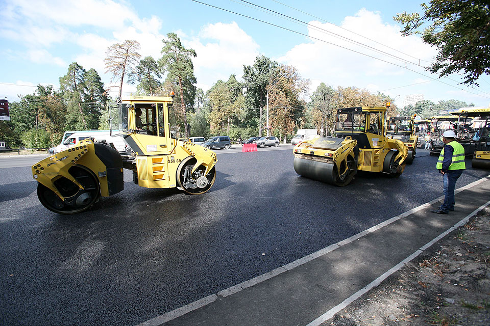 Одесская фирма “Стройспецтехника” отремонтирует километр улицы в столице за 192 миллиона «фото»