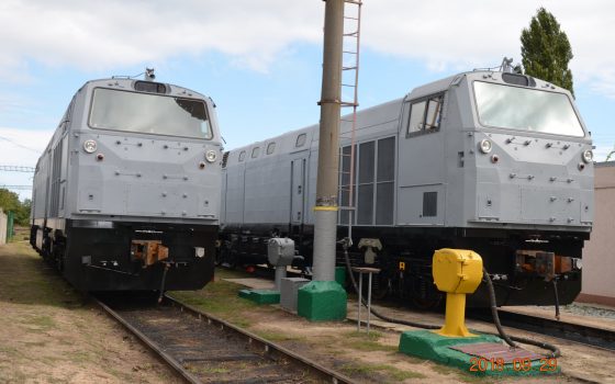 В Черноморске к американскому тепловозу прицепили 25 вагонов, чтобы он смог затормозить (фото) «фото»