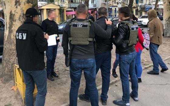 Обещал растаможку авто без проблем: сотрудник Одесской таможни погорел на взятке (фото) «фото»