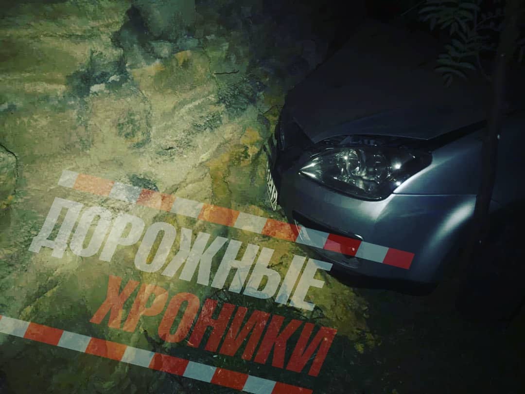 Дрифтер протаранил стену кладбища на Слободке и сбежал, бросив машину (фото, видео) «фото»