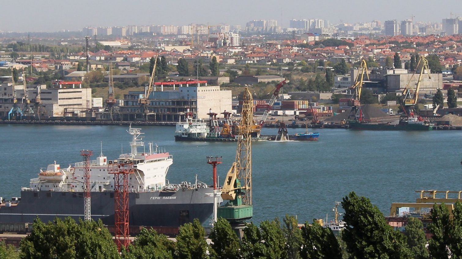 В Черноморском порту дноуглубительный проект достиг “экватора” «фото»