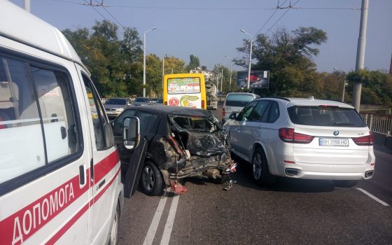 В Одессе столкнулись пять автомобилей, виновник аварии сбежал «фото»