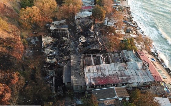 Пепелище Черноморки: все, что осталось после ночного пожара (фоторепортаж) «фото»