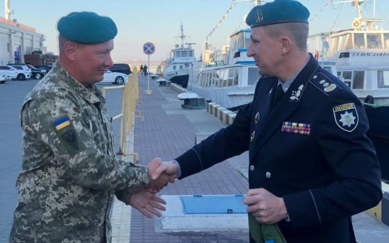 Глава нацполиции Украины наградил в Одессе главного морпеха страны «фото»