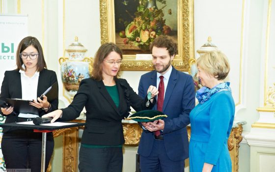 Одесский библиограф получила орден за вклад в развитие французской культуры (фото) «фото»