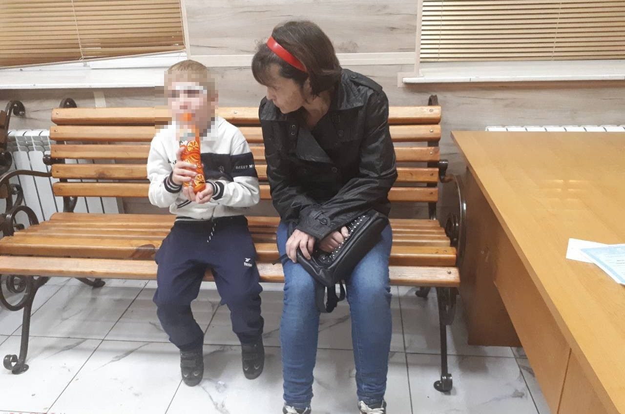 Ребенок, гуляя в одесском парке без присмотра, травмировался и просил помощи у прохожих (фото) «фото»