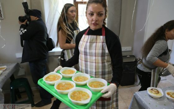 В помощь одесским пенсионерам волонтеры открыли вторую бесплатную столовую (фото) «фото»