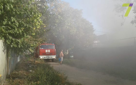 На 1-й станции Люстдорфской дороги горит жилой дом (фото) «фото»