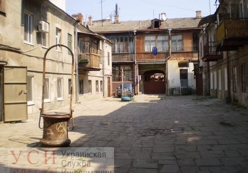 Одесский старинный колодец на Екатериненской забит мусором и водой (фотофакт) «фото»