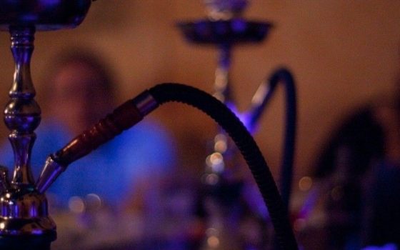 В одесском баре опасного посетителя усмирили ударом кальяном по голове (видео 18+) «фото»