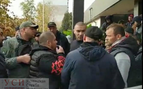 На полицейских, выводивших подсудимого из Апелляционного суда, напали с газовым баллончиком (видео) «фото»