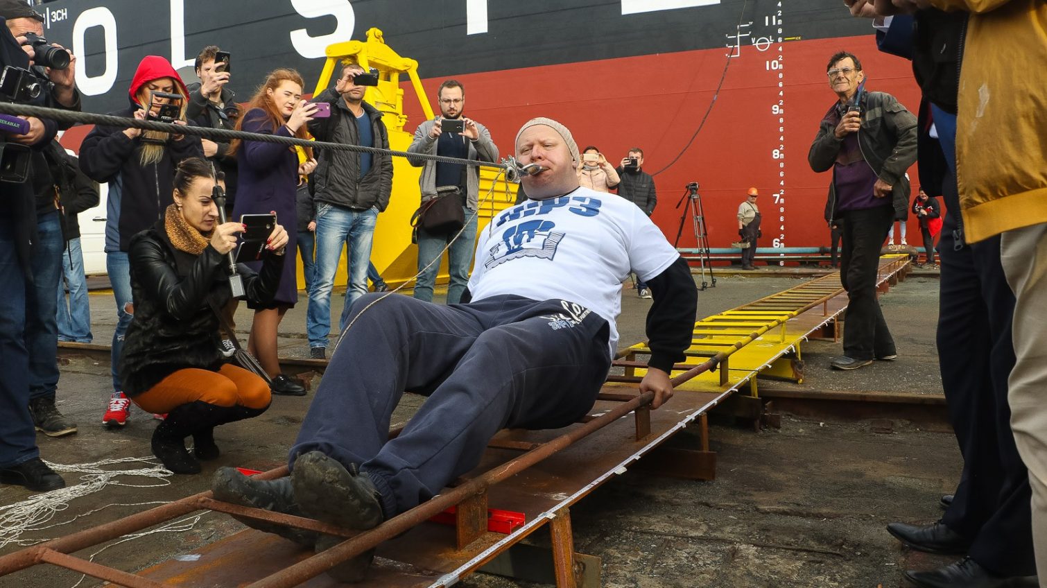 Силач протянул зубами 614-тонное судно в Ильичевском судоремонтном заводе (фото, видео) «фото»
