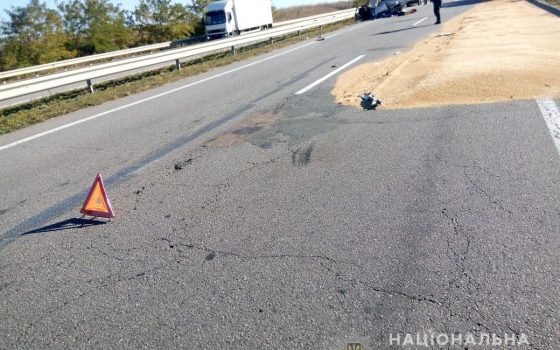 На трассе “Одесса-Киев” из-за аварии легкового авто и грузовика погибли два человека (фото) «фото»