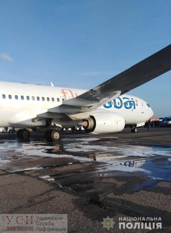 Пассажирский самолет задымился во время взлета в аэропорту Одессы «фото»