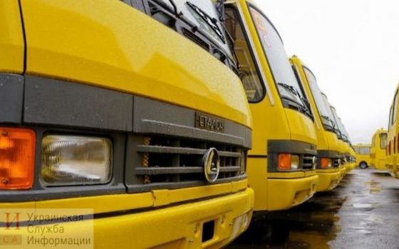 В Арцизе на бессрочную акцию протеста вышли водители городских маршруток: не хотят возить льготников «фото»