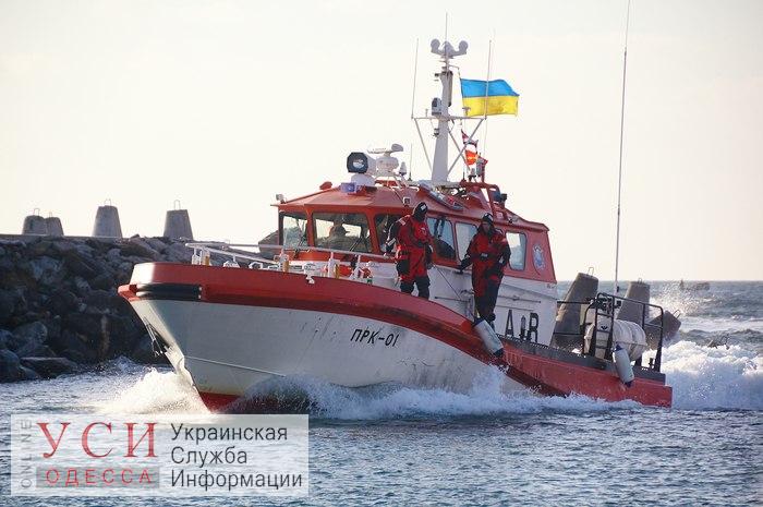 Одесские спасатели помогли экипажу потерпевшего крушение в Черном море судна (фото) «фото»