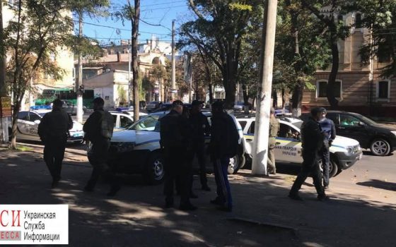 Лихие 90-е: в Одессе средь бела дня стреляли в парня и забрали рюкзак ОБНОВЛЕНО «фото»