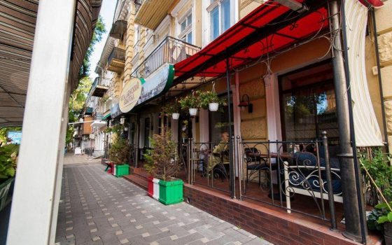 Одесские рестораны оштрафованы за нелегальное использование музыки Майли Сайрус и Монатика «фото»