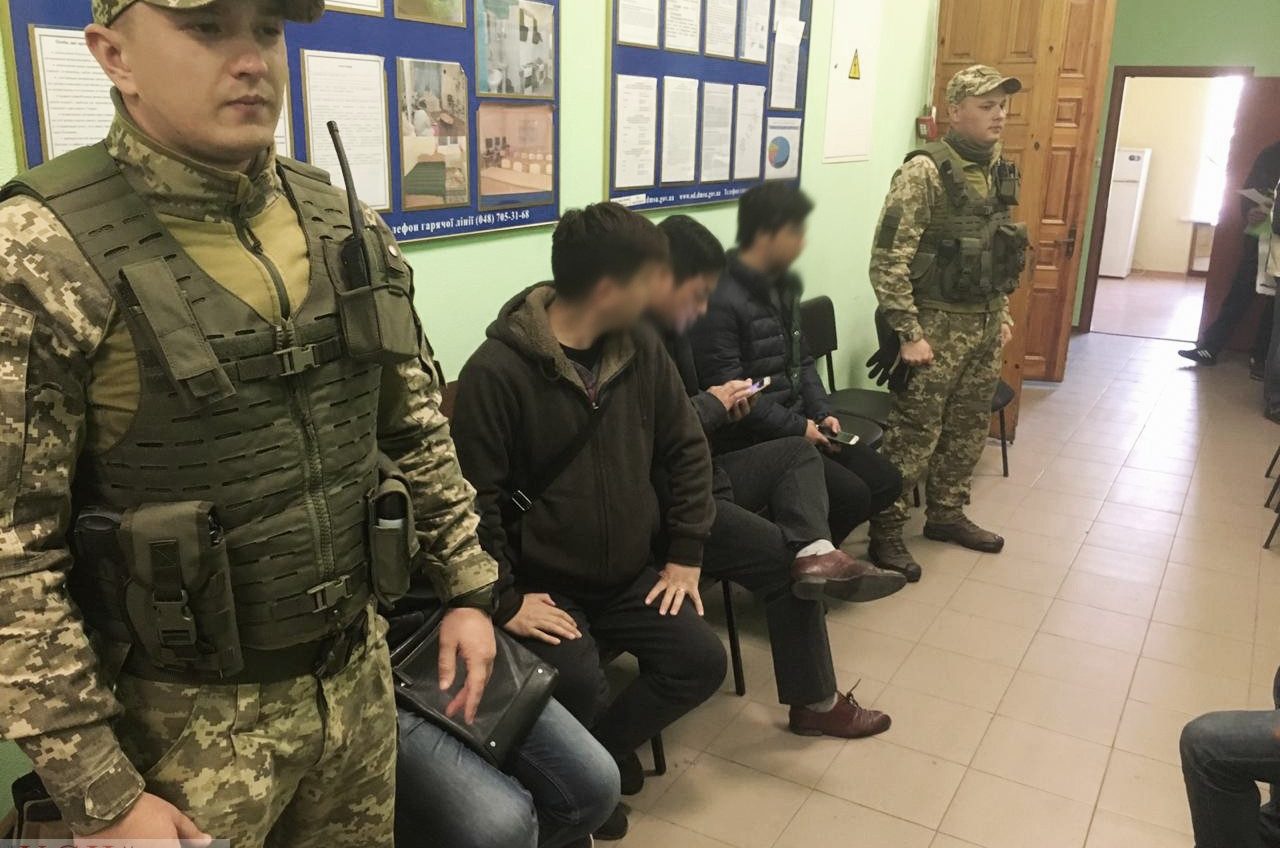 В Одессе на рынке задержали группу нелегалов «фото»
