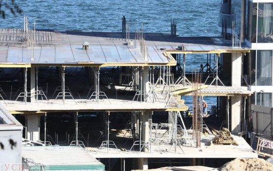 Незаконная постройка на Ланжероне обзавелась еще одним этажом (фото) «фото»