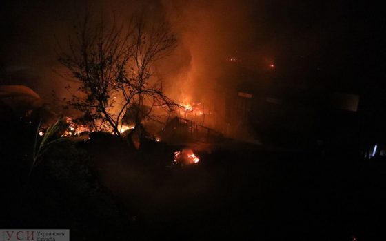 На побережье Черноморки горят курени (фото, видео) ОБНОВЛЕНО «фото»