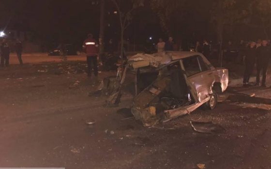 На Грушевского “ВАЗ” разорвало на две части после лобового ДТП «фото»