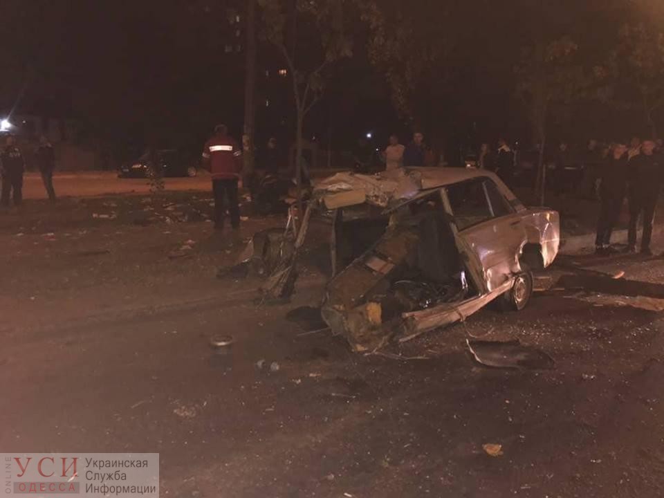 На Грушевского “ВАЗ” разорвало на две части после лобового ДТП «фото»