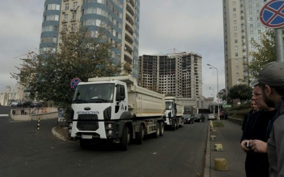 Протест в Аркадии: люди перекрыли дорогу и не пропускают технику (фото) «фото»