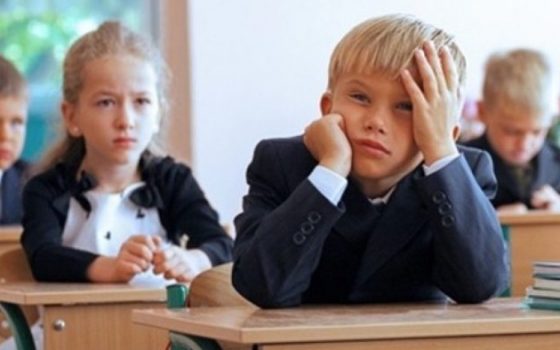 Жесткий график дня и огромные “домашки”: в первую очередь страдает нервная система школьников «фото»