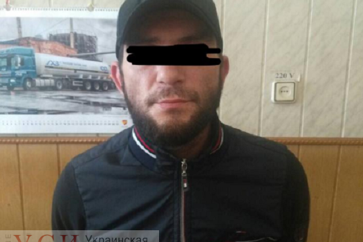 Полицейские задержали сорвавшего цепочку с 72-летней пенсионерки (видео) «фото»