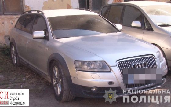 В Одессе задержали грабителей – они пробивали колеса в пробке и вытаскивали сумки «фото»