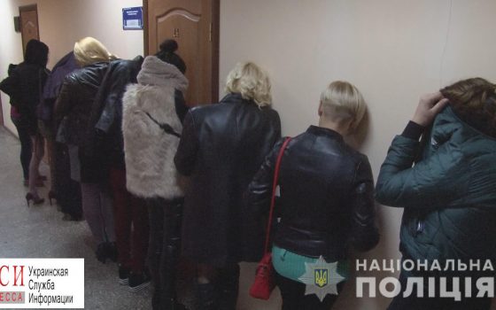 Полицейские в Одессе задержали десять проституток (видео) «фото»