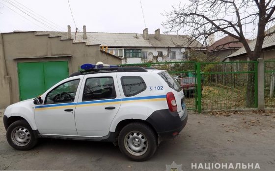 В Белгороде-Днестровском пьяный мужчина избил полицейских и выбил ножом стекло служебного авто (фото) «фото»