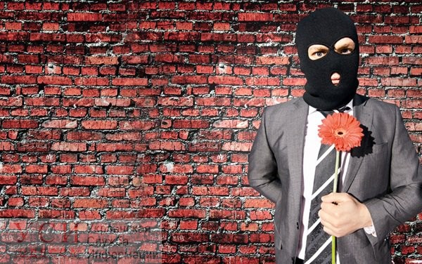 В Малиновском районе мужчина с ножом ворвался в цветочную лавку «фото»