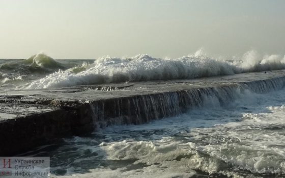 В море на 10 станции нашли утопленницу – ее смыло с пирса «фото»