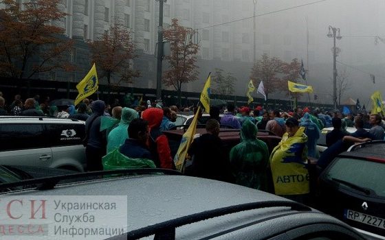Из-за протестов “евробляхеров” на границе застрял автобус с детьми из Одессы – им не хватает воды и еды «фото»